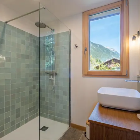 Sublime Semi Detached Facing The Mont Blanc * Chamonix