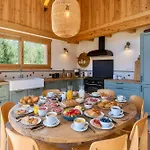シャレー Cosy Chalet With Views Of Mont Blanc シャモニー