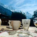 Cosy Chalet With Views Of Mont Blanc シャレー *