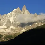 シャレー Cosy Chalet With Views Of Mont Blanc *